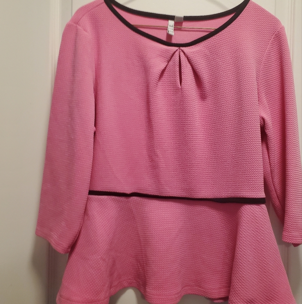 Elle Pink Top with Black Accents Vintage Style